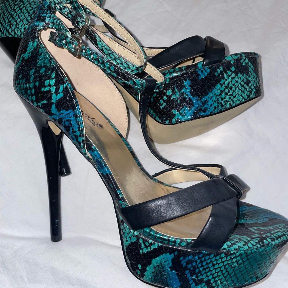 Shoe Dazzle Snakeskin Platform Heels